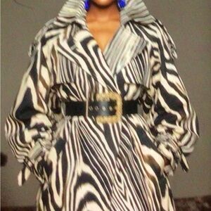 Chic Zebra Print Notch Lapel Collar Maxi Overcoat-Beige
BELT IS NOT INCLUDED